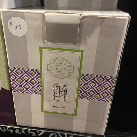 5 wraps and on stand - Picture 5 of 6